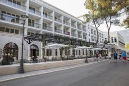 Doppelzimmer im Hotel Budva mit gemütlicher Einrichtung