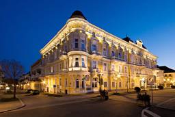Abendansicht des Lázeňský hotel Savoy