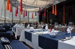 Lobby des Hotels Marine mit stilvollem Design