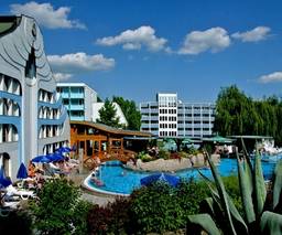 Schwimmbad im NaturMed Hotel Carbona